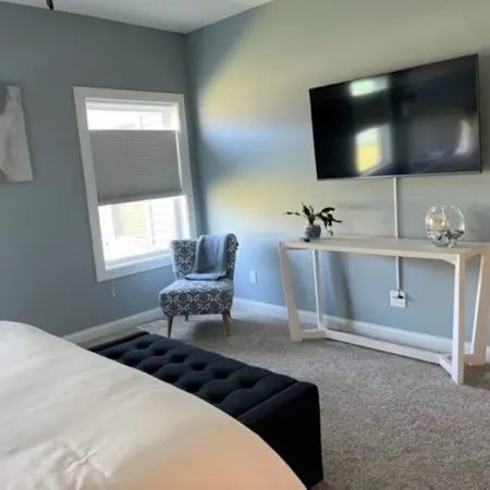 Entire Home: First Class Stay for Work & Play