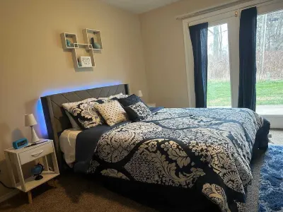Cozy home! Near downtown, St. Francis, mall, Fort Wayne Children's Zoo and more! Hotels near Northcrest Shopping Center