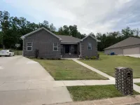 Cozy 3bed 2bath house on half ac of land mins from game time at the grounds Hotels in Cabot