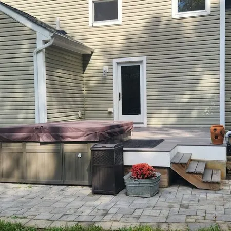 Mountain side house with game room, hot tub, firepit 1 mile from Lambertville