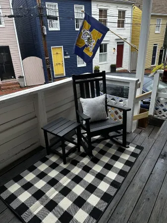 Location is perfect and a big bonus we have our own parking at the home! Отели рядом с достопримечательностью «Уильям Пака Хаус & Гарден»