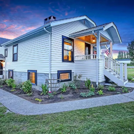 Historic Camano Island Farmhouse - Fully Restored