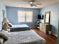 Nice apartment with golf course view in prestigious Brunswick Golf. Fits 4.