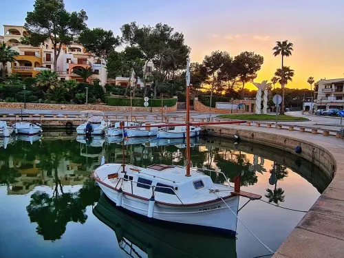 El Nido - Penthouse 200m from the marina with pool + priv. Roof terrace, A/C, WLAN Hotels in Cala d'Or