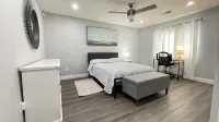 Spacious Remodeled Home with Private Hot Tub Albertsons 주변 호텔