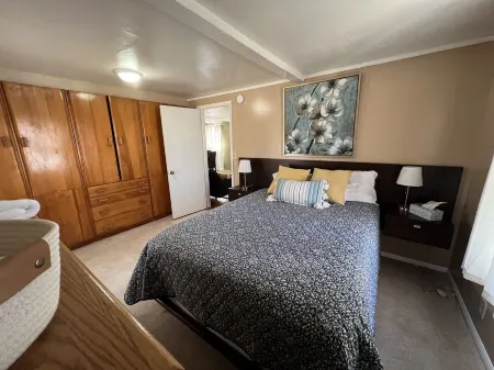 Cozy bungalo near restaurants, downtown, and Black Hills Отели рядом с достопримечательностью «Южная Дакота Скул оф Майнс & Текнолоджи»