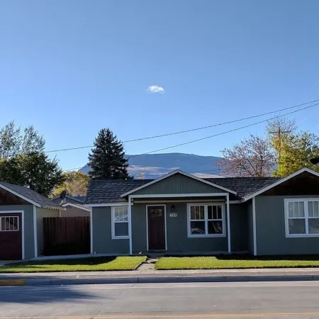 Mama Bear Cottage (Downtown Cody)