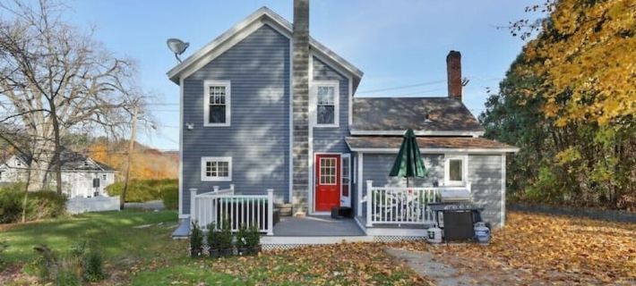 4BR Home w/ Yard & BBQ, 5 min walk to downtown Lee Hotel di Lee
