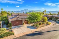 Spacious Luxury Desert Oasis