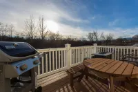 Epic ~ Game Room, Hot Tub, Firepit, BBQ ~ 7 min to Shenandoah National Park