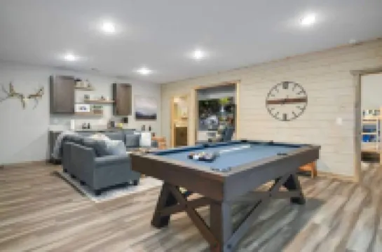 Grin & Bear It Lodge – A Luxury, Dog-Friendly Mountain Escape w Fenced Yard