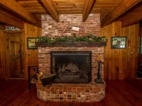 Log Cabin Overlooking Black Mtn and Near Story Land Hotels in Jackson