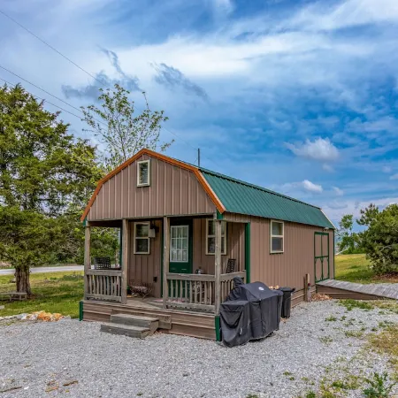 The Cowskin Bunkhouse - Lakeview Getaway - perfect for fishermen/small families!
