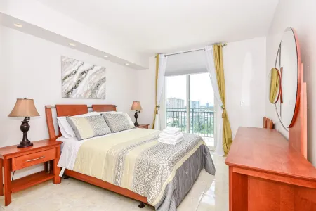 stunning penthouse steps from the ocean Отели в г. Санни-Айлс-Бич