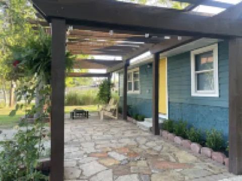 Quiet & Cozy: Close to Galveston Bay & Kemah , Galveston &  NASA Space center