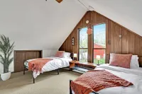 MID-CENTURY MODERN A-FRAME - HOT TUB/FIREPIT IN WOODS