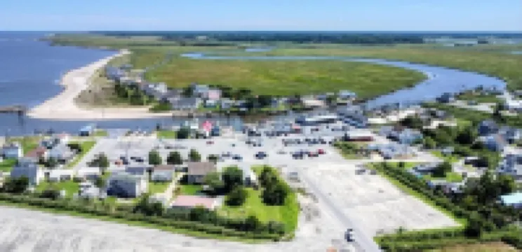 Captain's Cottage- Walking distance to beach, 10 Mins to DE Turf