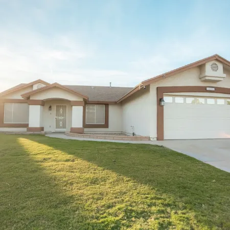 Game Room/ Pool and Jacuzzi Cozy Home in Yuma