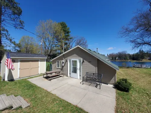 Bluegill Lake -Lake Front Retreat- Dog Friendly - Additional Charge