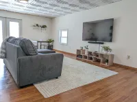 Full 3-bedroom house with entertainment room. 5 minutes to FLW front gate.