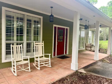 Country Getaway - Lazy Rooster