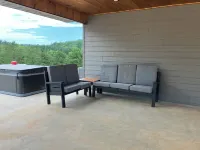 Living Waters Estates, Elegant 3 BR Home with kids area, hot tub, sleeps 12