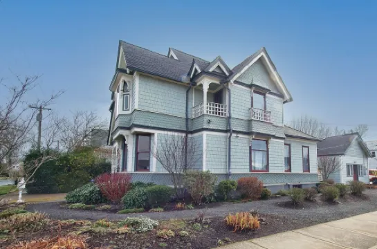 HISTORICAL VICTORIAN, BEAUTIFULLY RESTORED