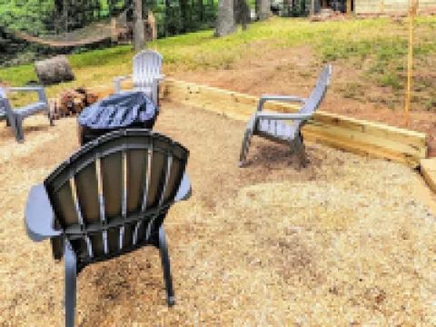 HOT TUB! Nature Delight! 2 Acre Cabin Hot Tub- Creek & Dog Friendly Fast WIFI! Hotels in Laurel Fork