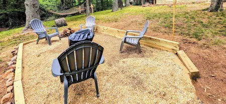 HOT TUB! Nature Delight! 2 Acre Cabin Hot Tub- Creek & Dog Friendly Fast WIFI!