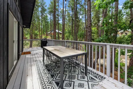 Silver King Cabin. 6,200 ft of elevation. 10 minutes from downtown Prescott.