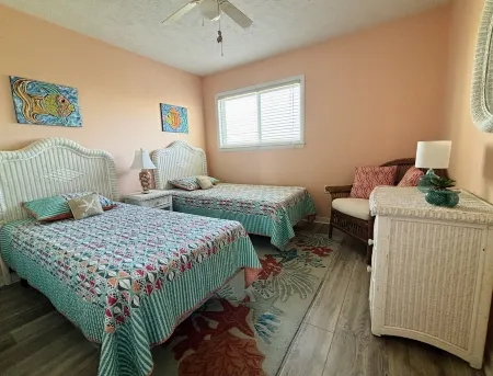 Charming Ocean View Condo at Caswell Beach - the "Nan~Sea" Awaits You