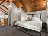 The Buck Spur | A Cozy Cottage close to Sandpoint & Silverwood Ξενοδοχεία στην πόλη Sagle