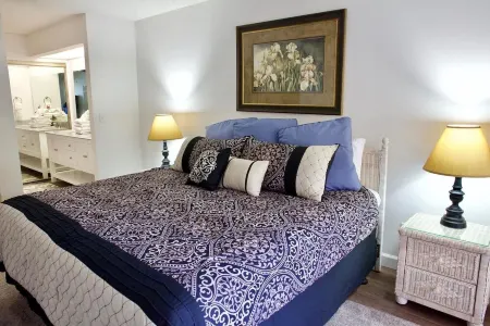 Renovated Ocean View Condo - Great Beach Walks & Bike Rides