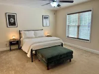 Fast Walk to Downtown - PAR for the Course #1 - Golfer's Retreat Hotels near Hyland Golf Club