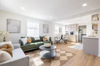 Fully remodeled 2-bedroom house in welcoming Arvada with hot tub!