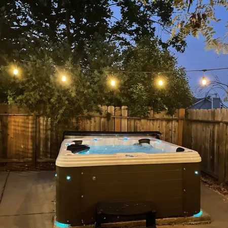 Eden Retreat - Rest & Relax with a Soothing Spa! 3King, 1Queen & 1 Airbed