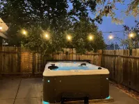 Eden Retreat - Rest & Relax with a Soothing Spa! 3King, 1Queen & 1 Airbed