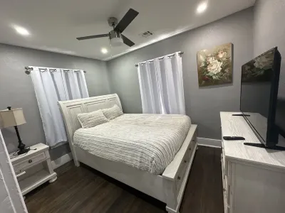 Spacious 3-bedroom 2 story home. Few blocks away from the BOK center Отели рядом с достопримечательностью «U.S. Rte 66»