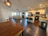 5 minutes to Main Gate Lejeune AND 8 minutes to New River Gate