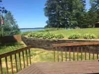Waterfront Lake House on Scenic Lake Nokomis - WiFi