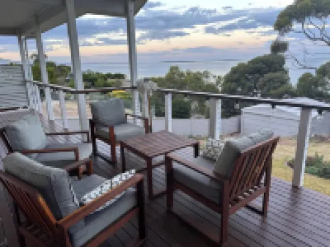 A family friendly house with breath-taking sea views in a great location.