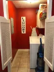 Gated Condo Community and Personal parking, Near campus, WIFI, Washer/Dryer