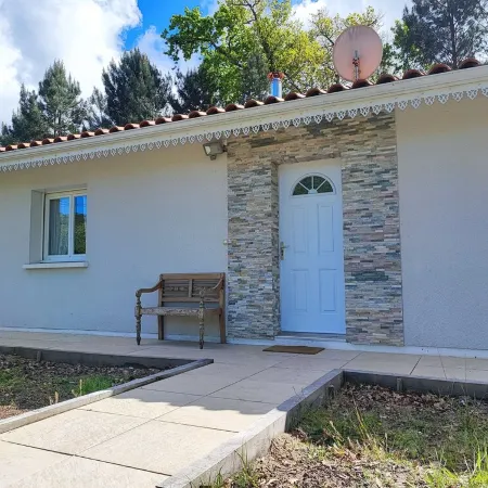 4-star villa 200m from the north lake and cycle paths, near golf course