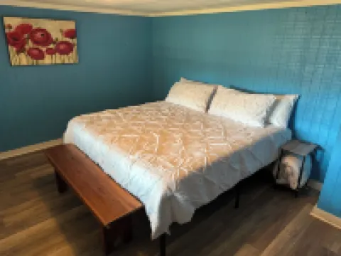 2-bedroom lower level walkout apartment , moments from downtown Bryson