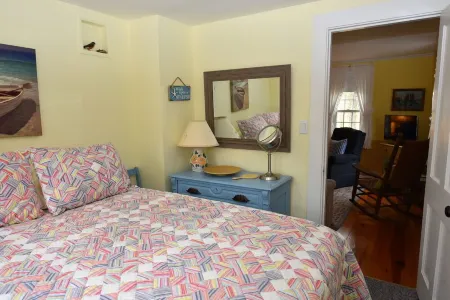Spacious, Private Cape Cod Cottage with Central Air Отели в г. Harwich Port