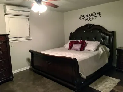 New Spacious 4 Bdr Home On The Guadalupe W/ Private River Entrance Hotel dekat Guadalupe River