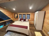 Pine Ridge Cabin House - Cozy Retreat In Woodland Setting With Hiking Trails Hotel a Guernsey County