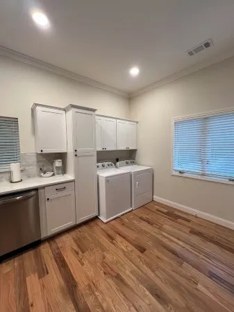 Sleeps 4, Private, 1-King BR, Murphy Bed in Living Rm, off Timothy and 10 loop