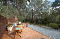 The Cabin-Wake up to the sound of native birdlife.
