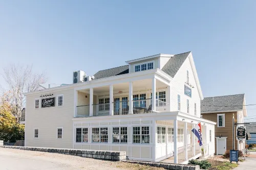 Beautiful 3-Bed 2.5 bath in downtown Freeport